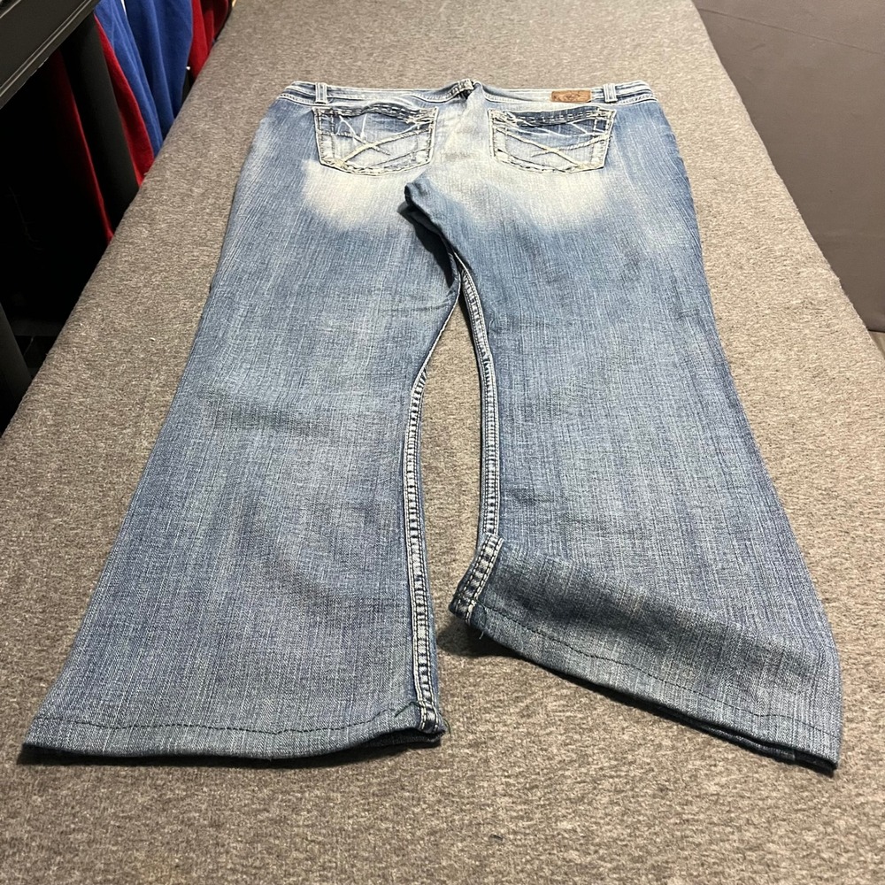 BKE Kate Stretch Bootcut Jeans Medium Wash Embroidered Pockets 36x28